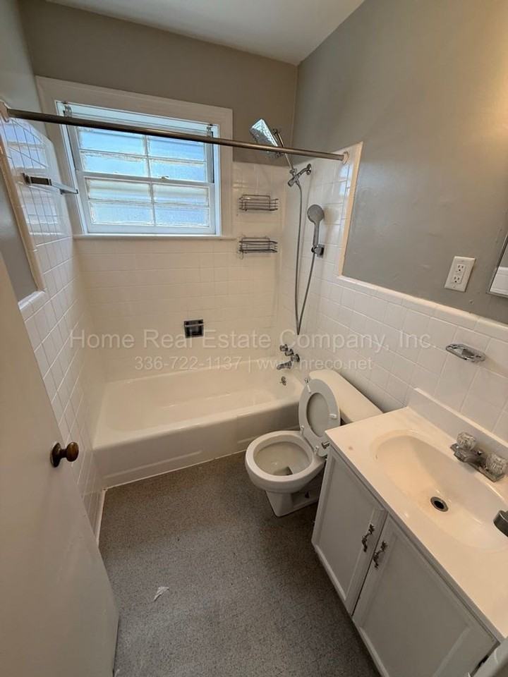 803 W End Blvd #A5 - Photo 5 of 7