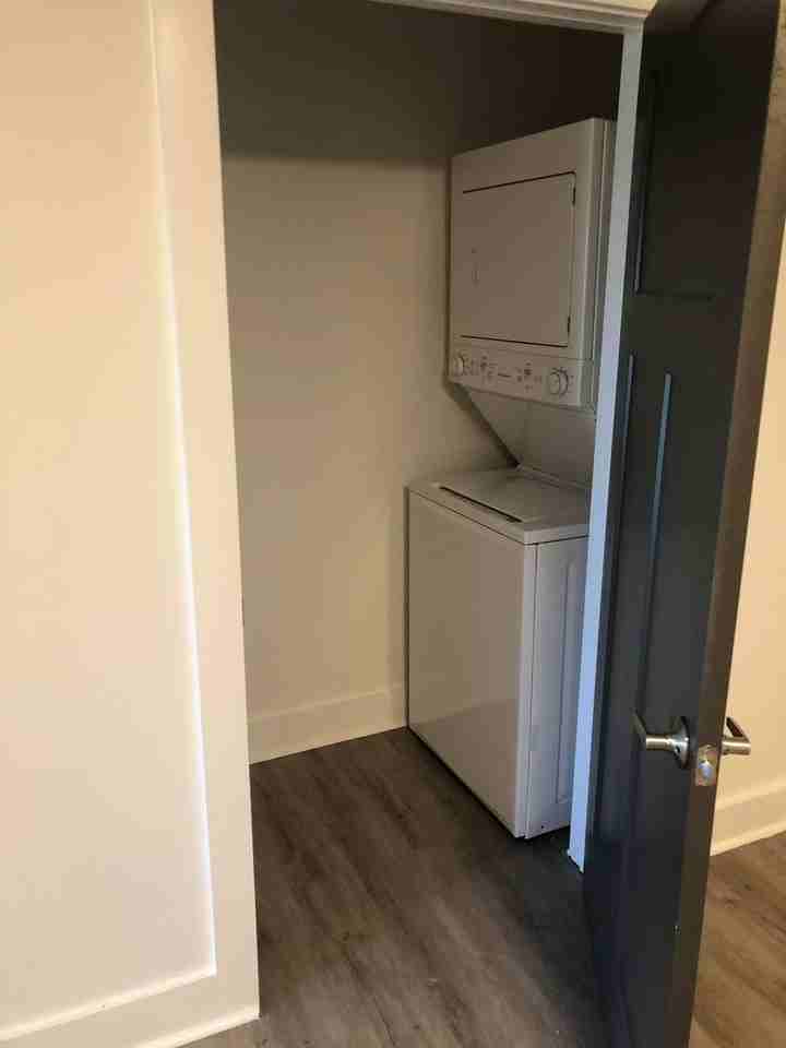 652 Oak Grove Rd - Photo 5 of 6