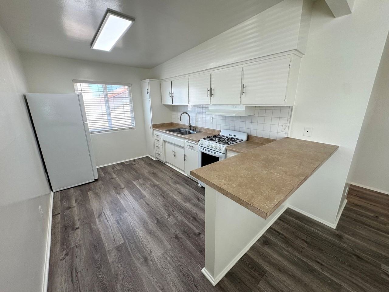 4921 Nautilus St #D - Photo 7 of 20