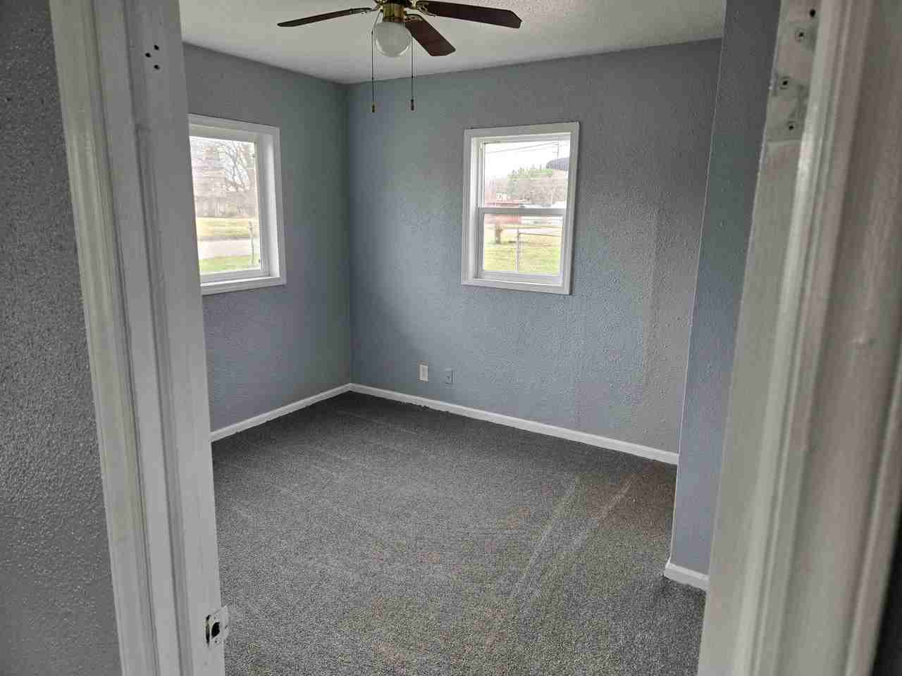 429 Anthony St - Photo 2 of 6