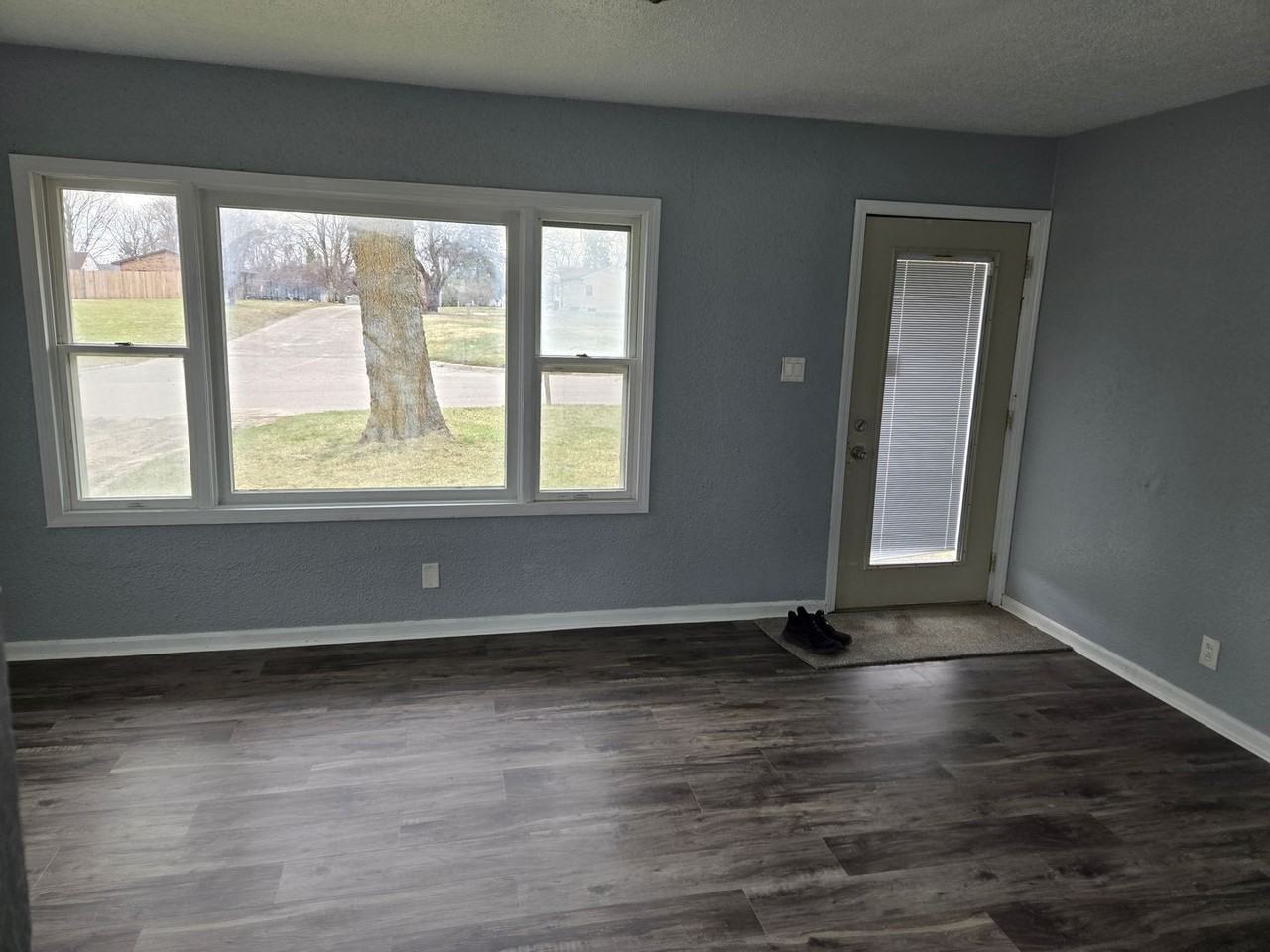 429 Anthony St - Photo 4 of 6