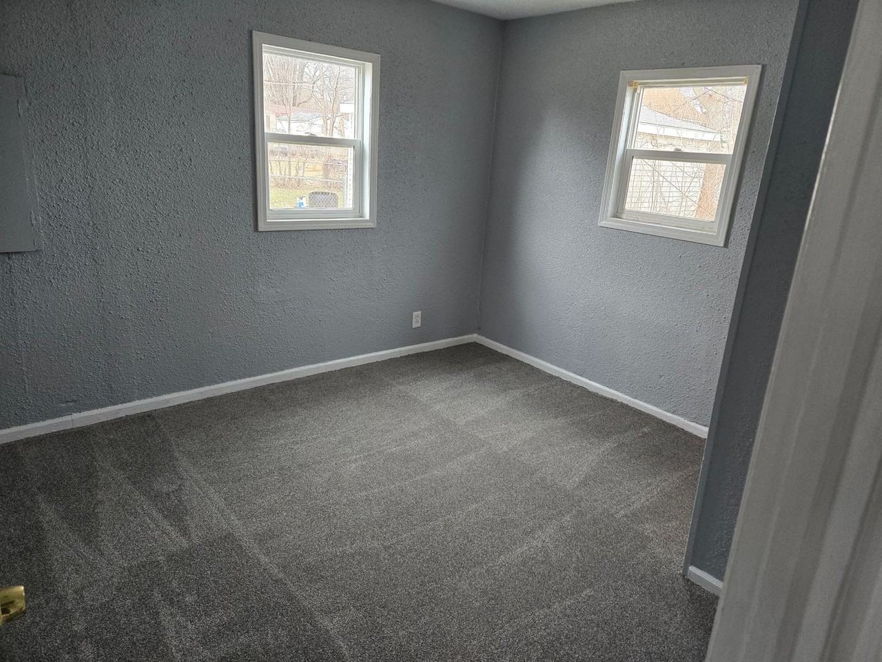 429 Anthony St - Photo 6 of 6