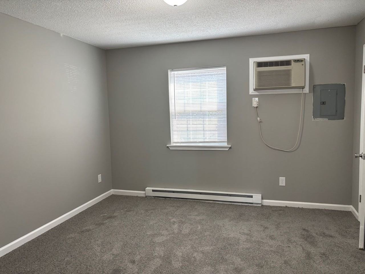 DUBLIN SQUARE APTS - Photo 6 of 28