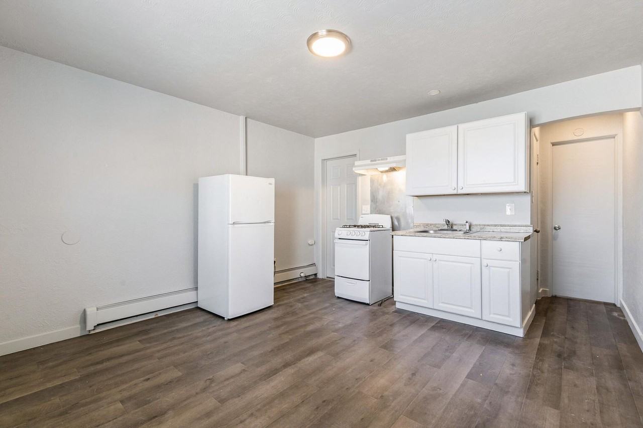 1467 Joliet St #5 - Photo 6 of 27