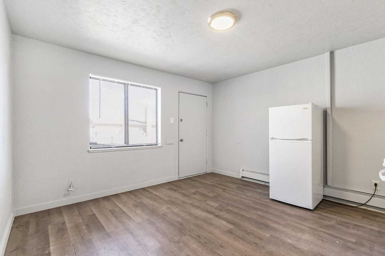 1467 Joliet St #5 - Photo 7 of 27