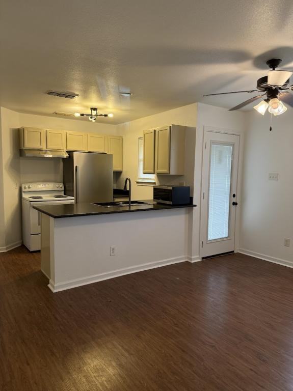 1221 Village Garden Dr - Photo 4 of 23