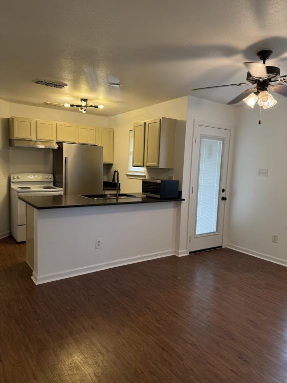 1221 Village Garden Dr - Photo 5 of 23