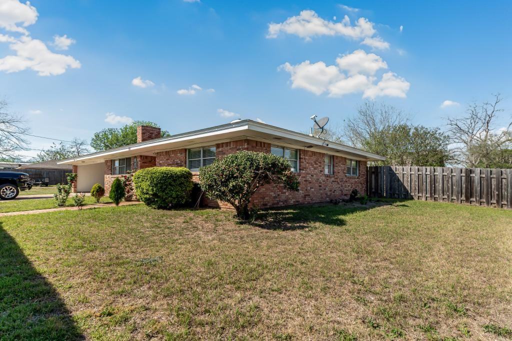 207 S Temple St - Photo 3 of 22