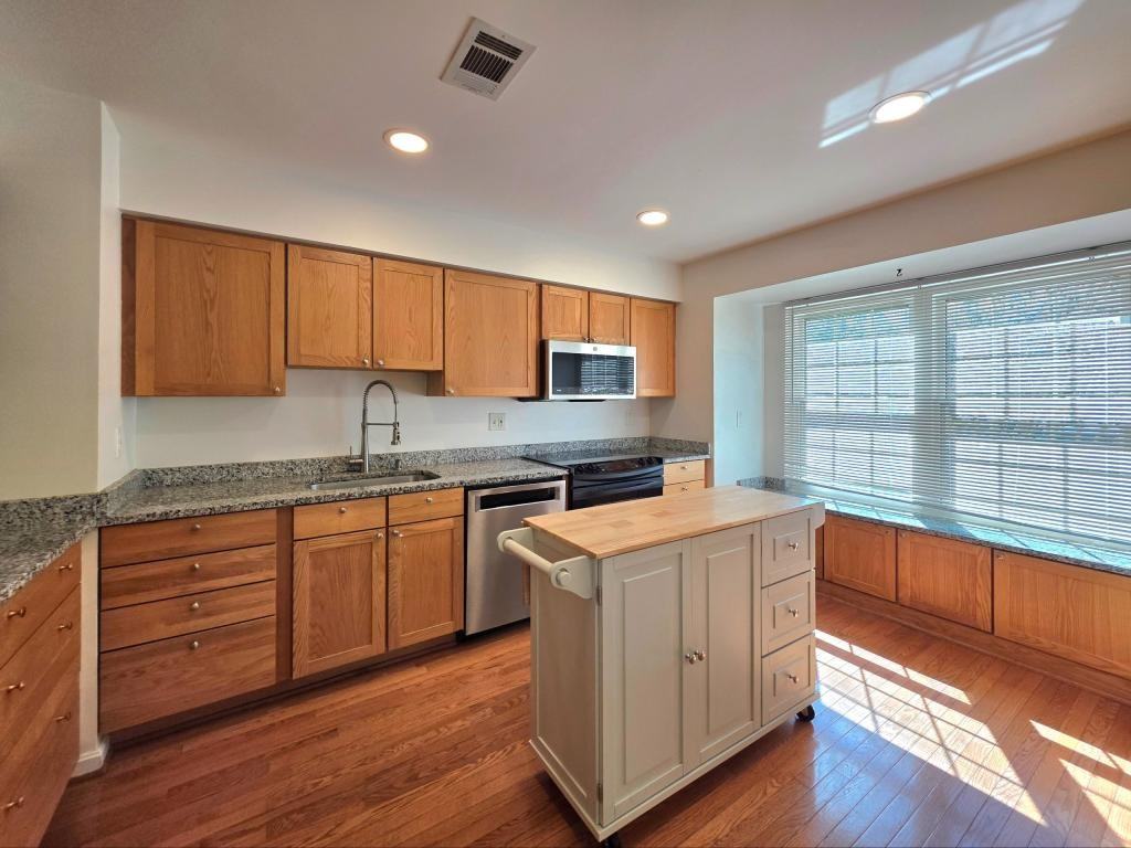 5939 Heatherwood Ct - Photo 3 of 35