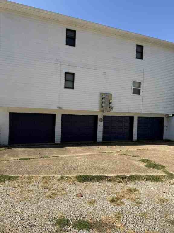 402 W Jackson St - Photo 2 of 15