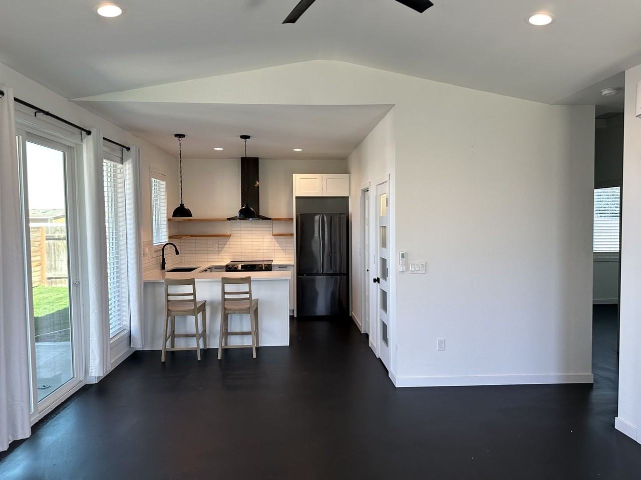 8009 Sunset Ln - Photo 3 of 16