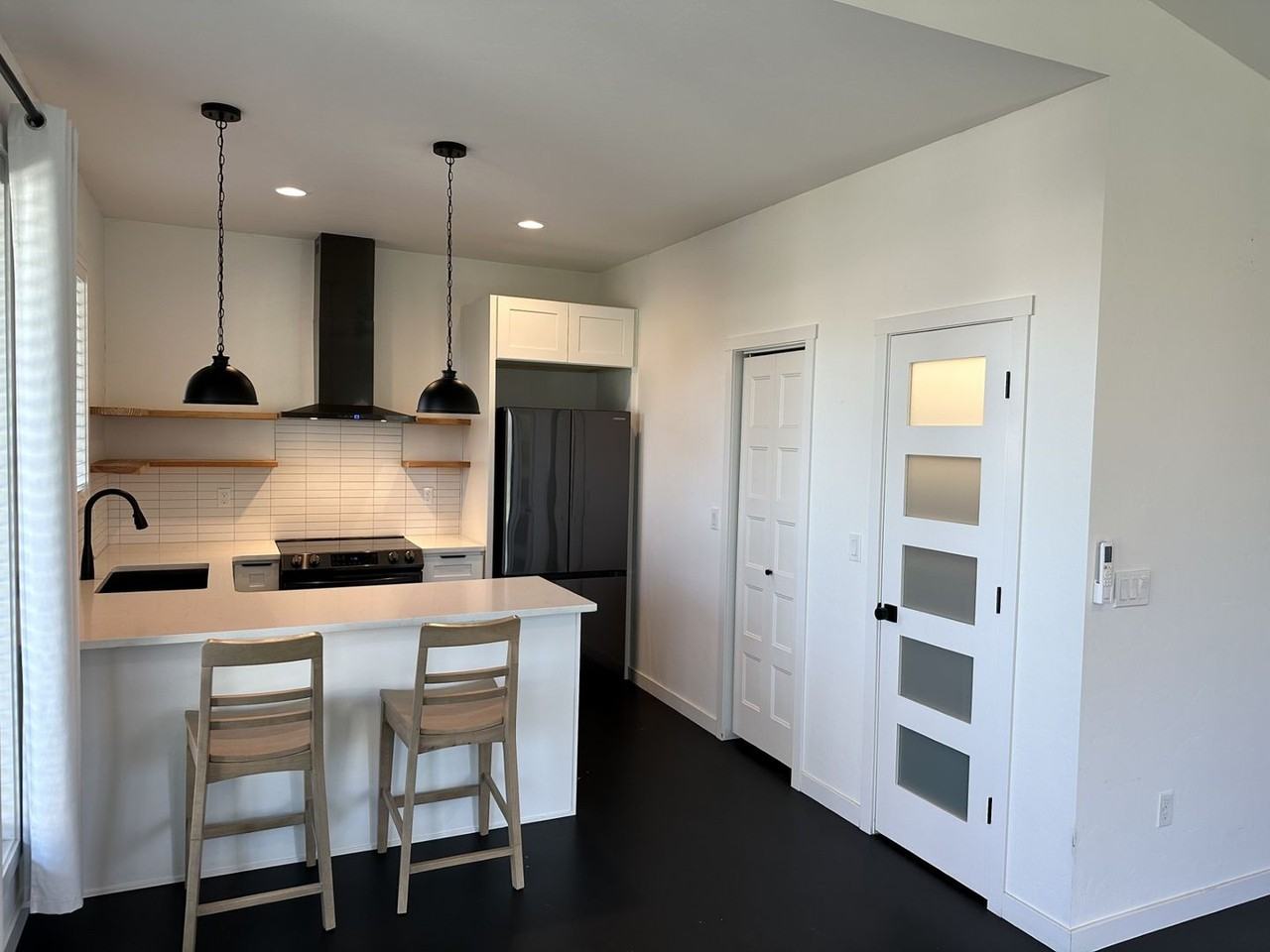 8009 Sunset Ln - Photo 4 of 16