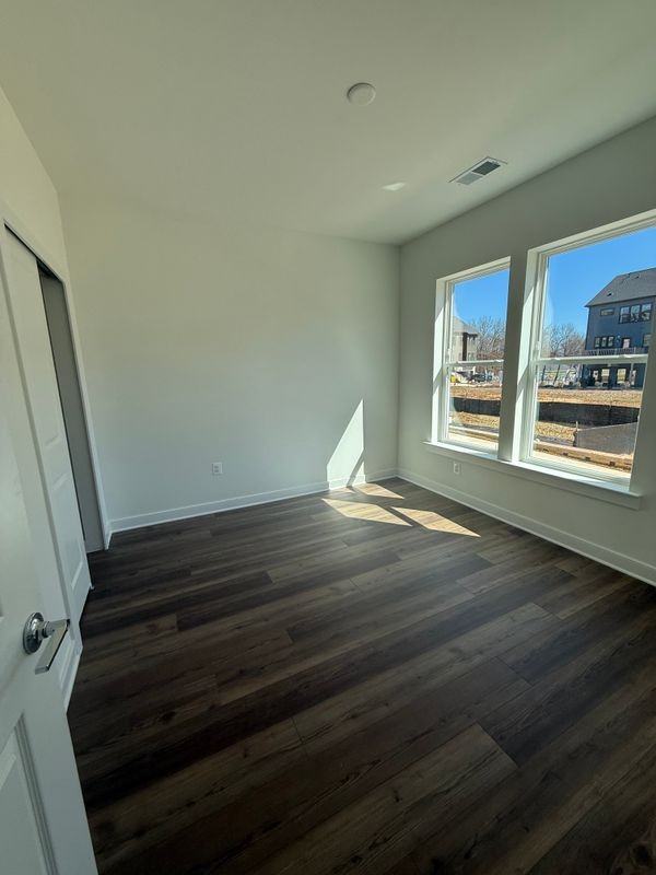1309 Bracken Ln - Photo 3 of 21