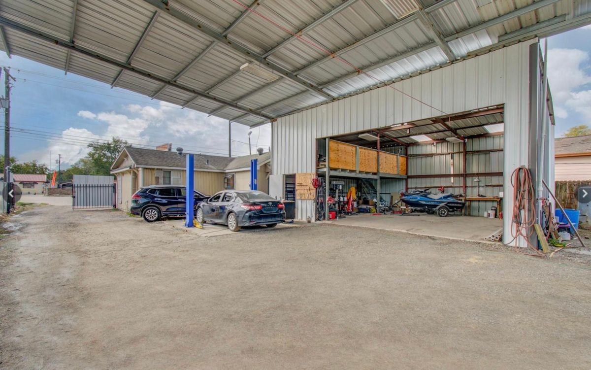 2125 Aldine Bender Rd - Photo 2 of 4