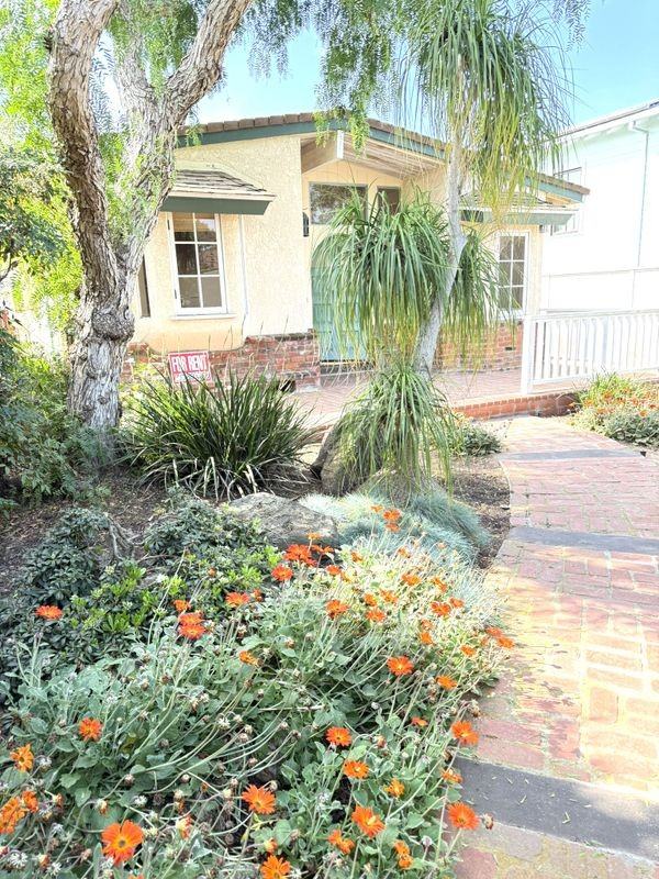 586 33rd St - Photo 4 of 39