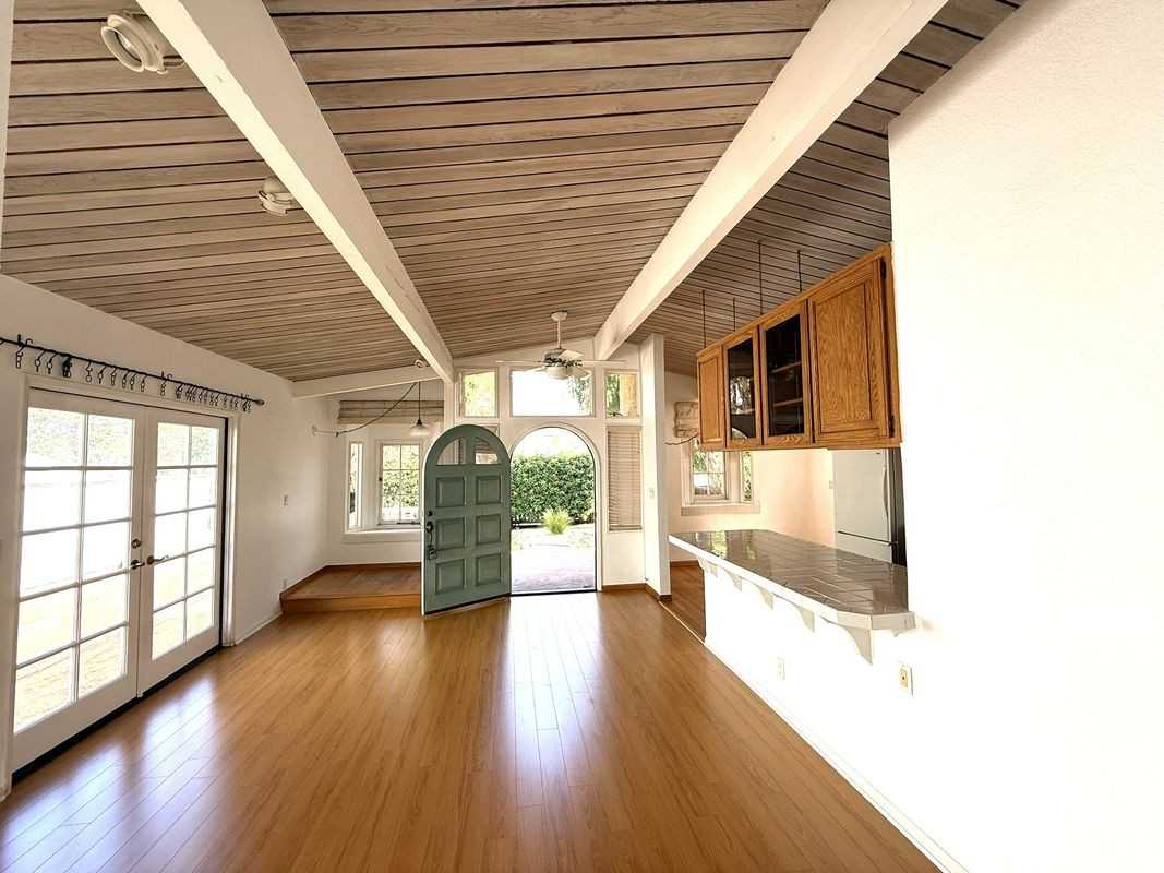 586 33rd St - Photo 6 of 39