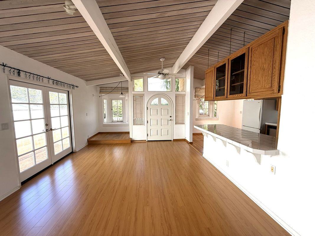 586 33rd St - Photo 7 of 39