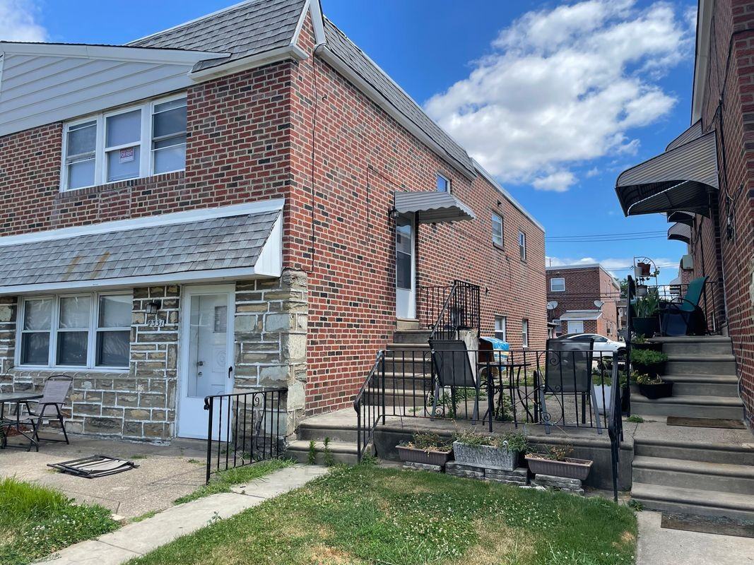 2331 Hoffnagle St - Photo 2 of 12