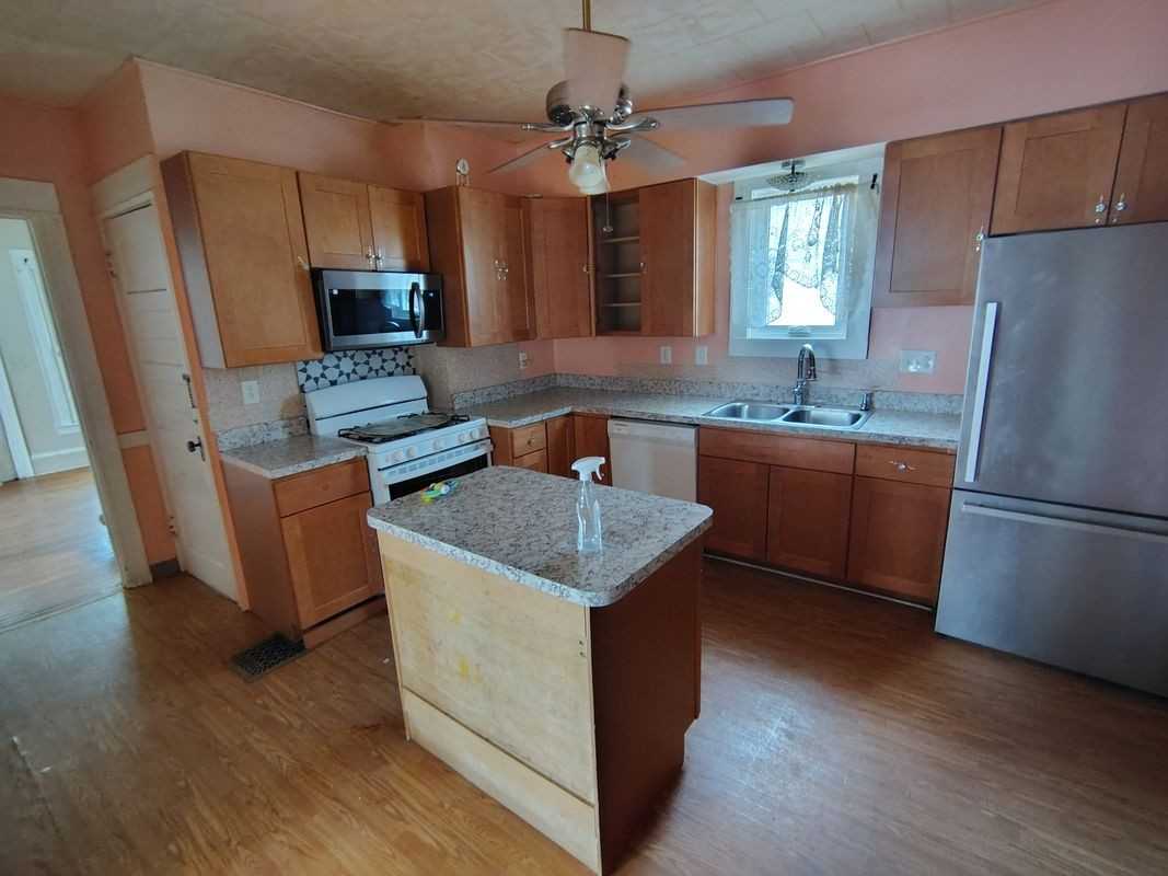 2331 Midland Ave - Photo 5 of 18