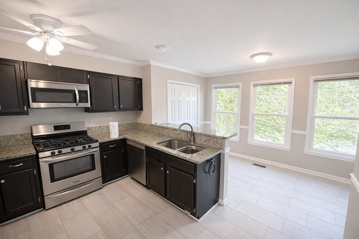 9073 Carroll Manor Dr - Photo 5 of 21