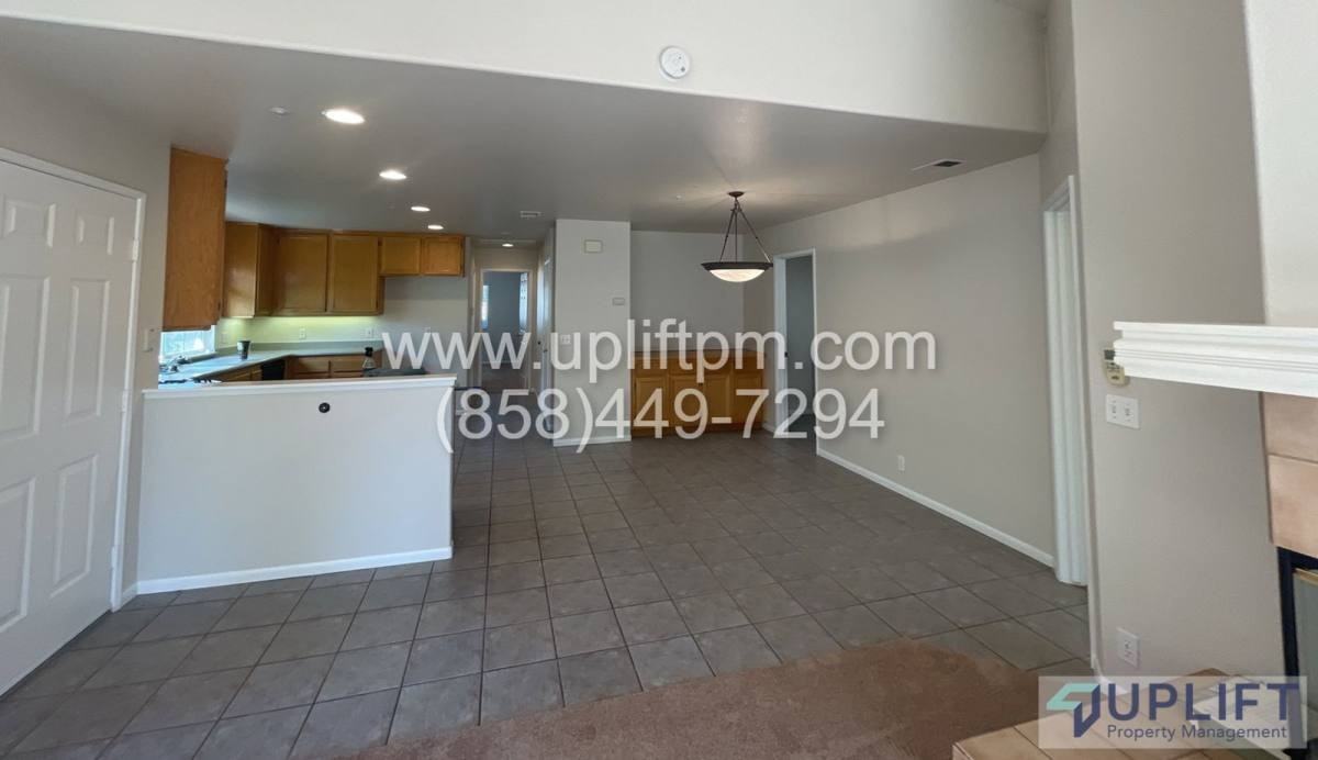 819 Mimosa Creek Ln - Photo 3 of 10