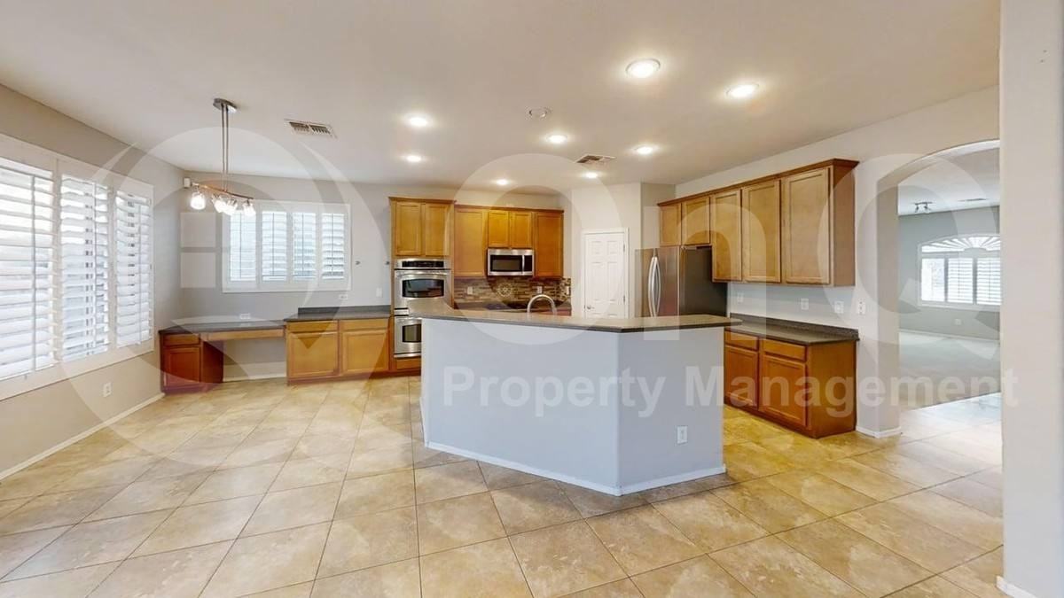 3114 W Languid Ln - Photo 2 of 10