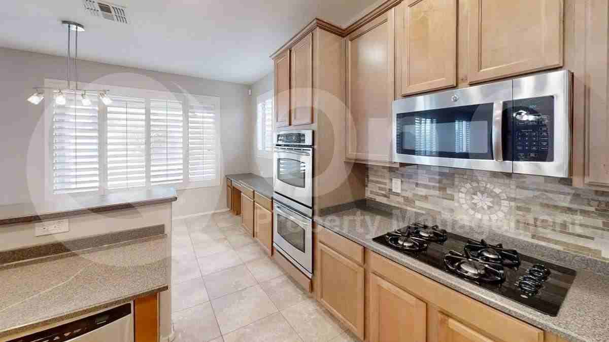 3114 W Languid Ln - Photo 3 of 10