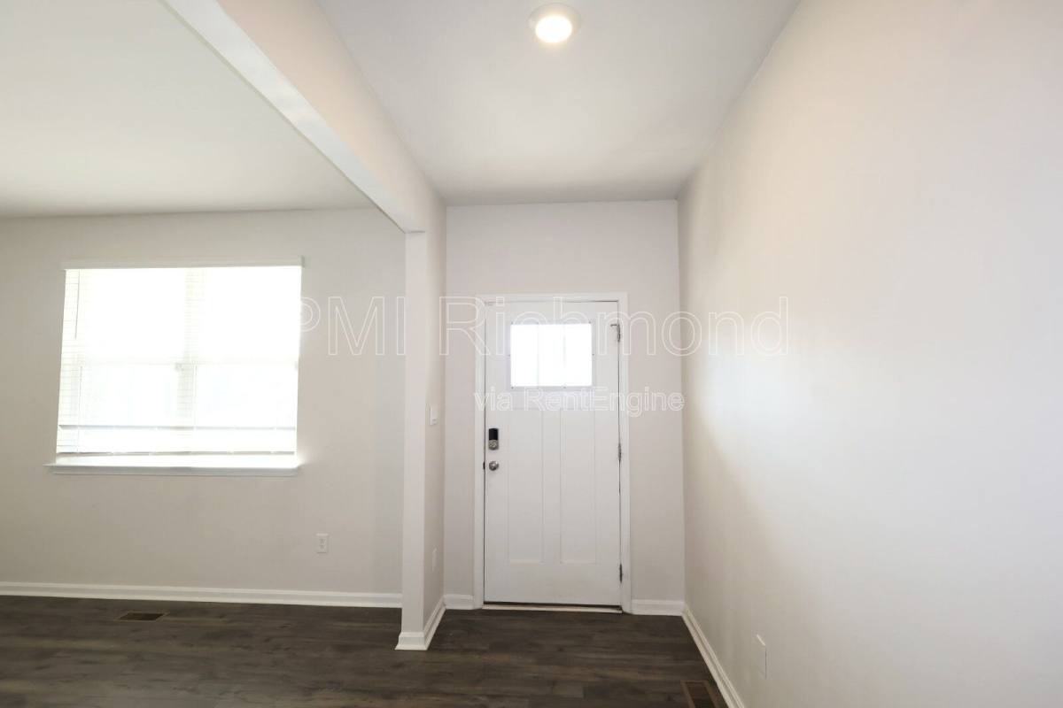 7001 Batten Ct - Photo 2 of 10