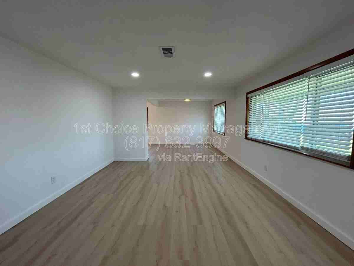 720 Sandell Dr - Photo 2 of 10