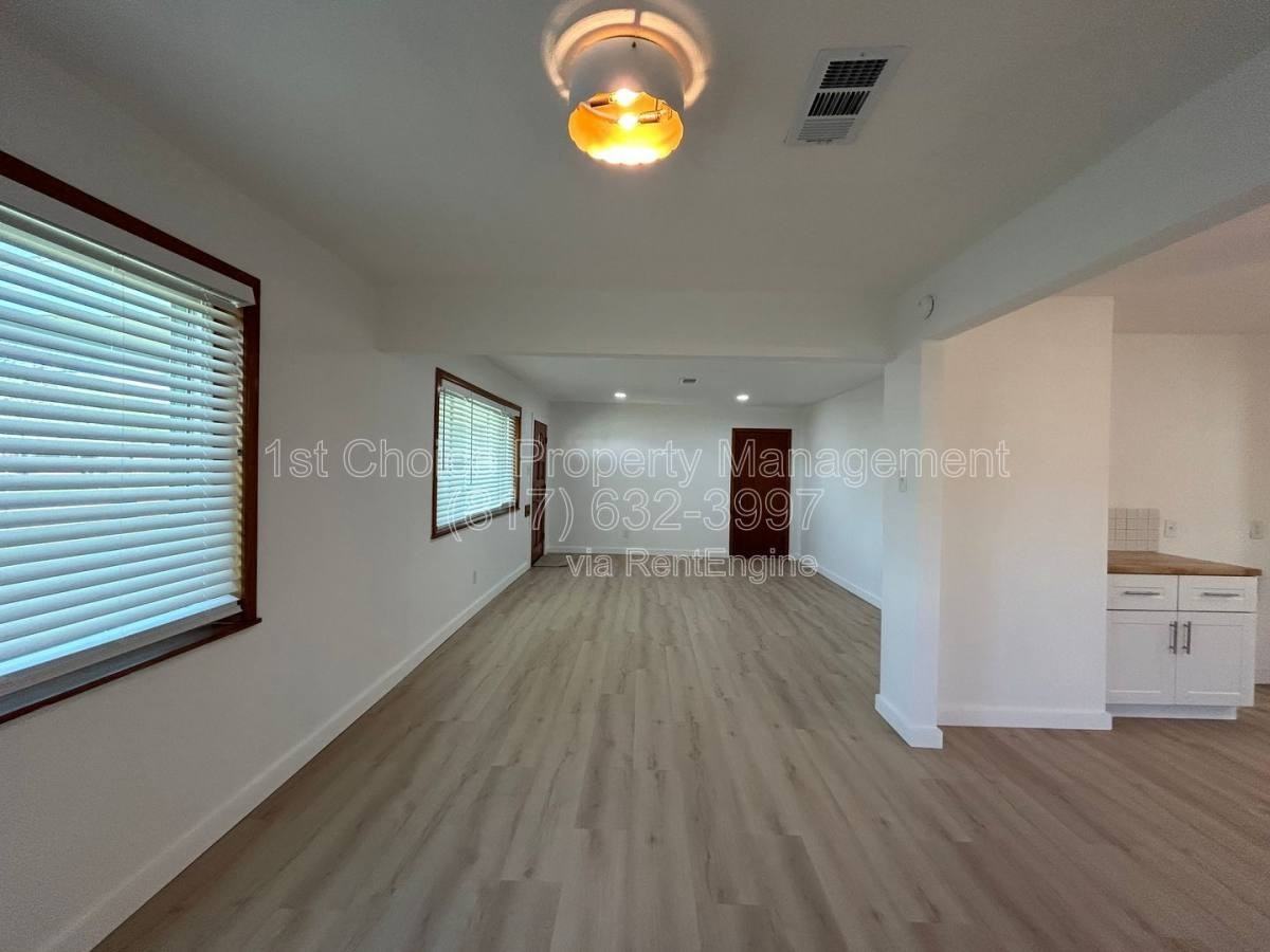 720 Sandell Dr - Photo 3 of 10