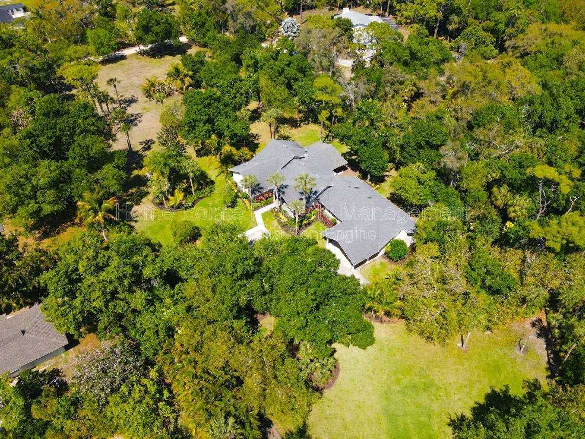 6840 Hendry Creek Dr - Photo 2 of 8