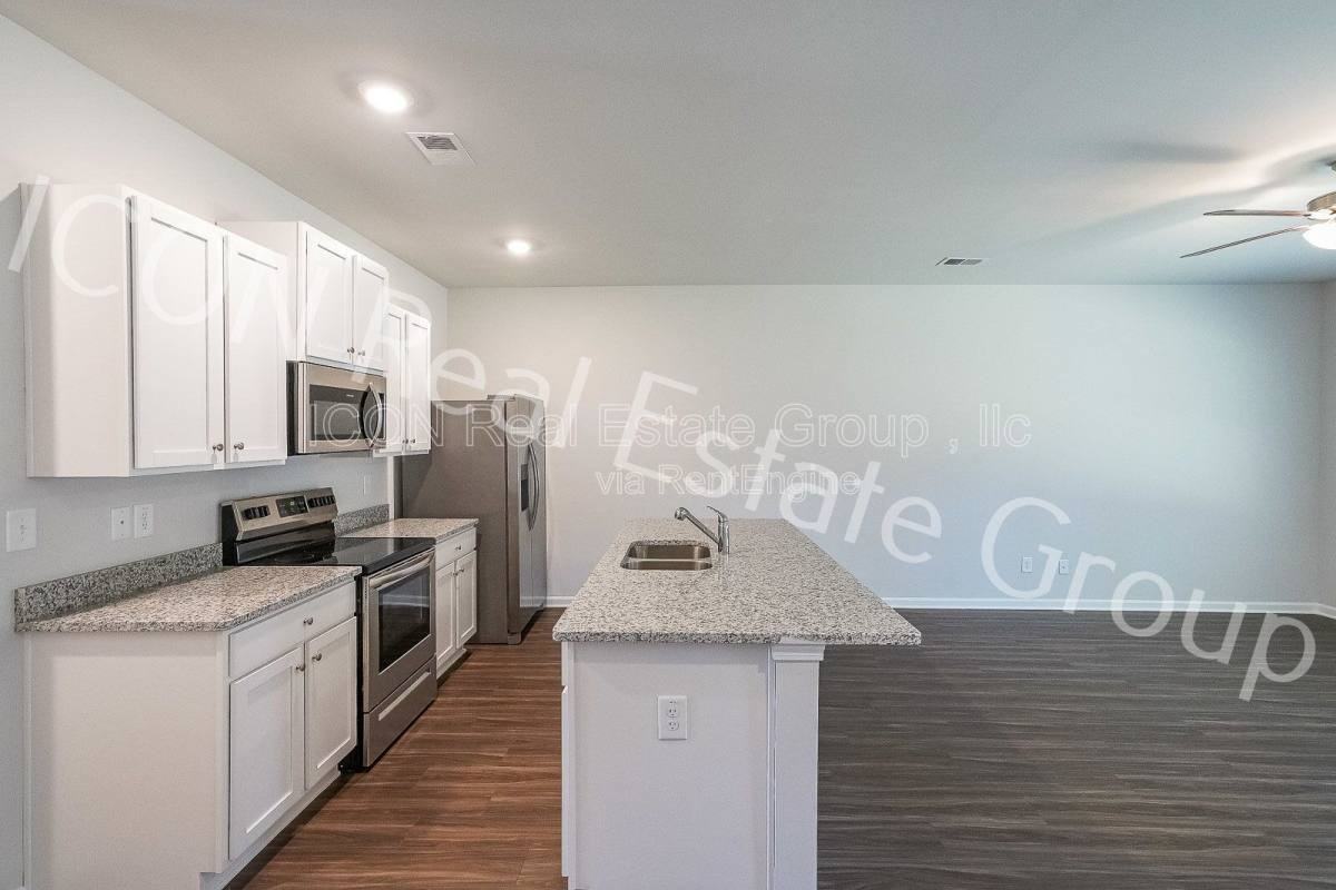 124 Village Green Dr Nw - Photo 3 of 10