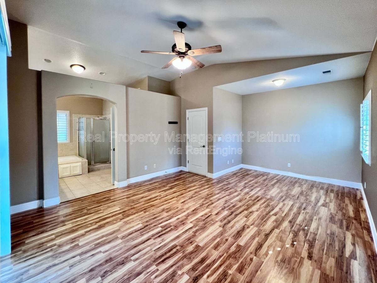 5705 E Erin Ave - Photo 3 of 10