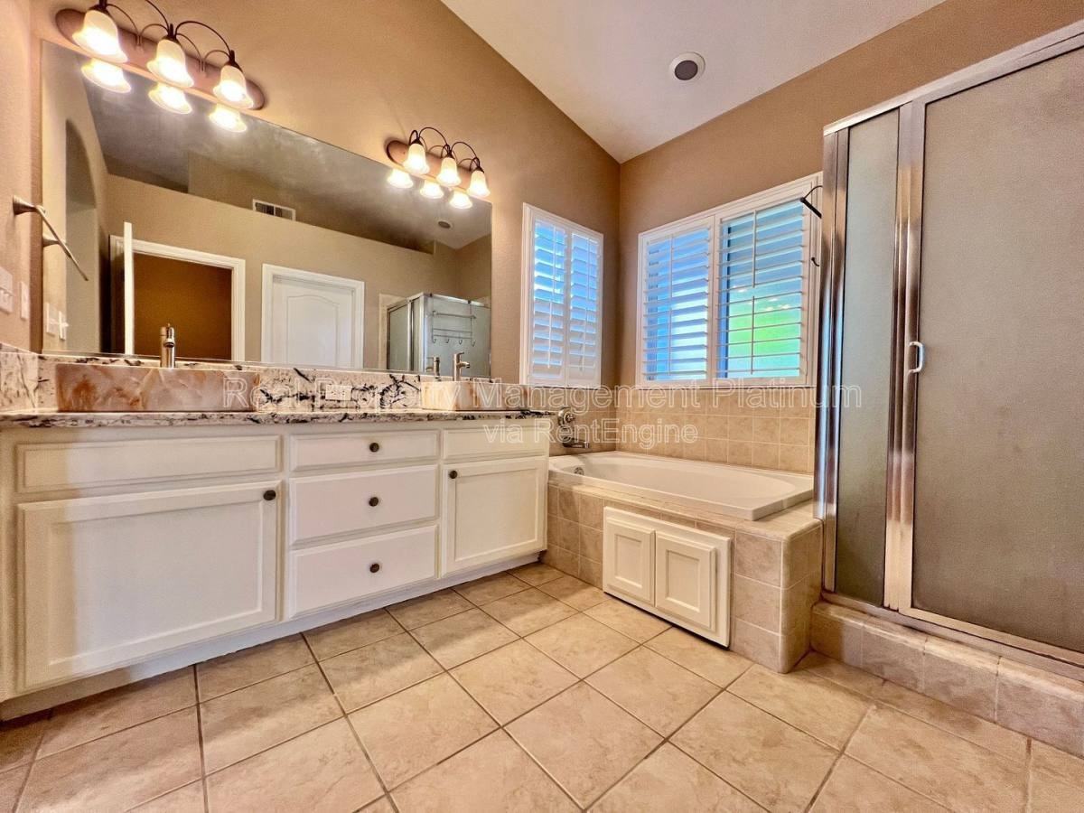 5705 E Erin Ave - Photo 4 of 10