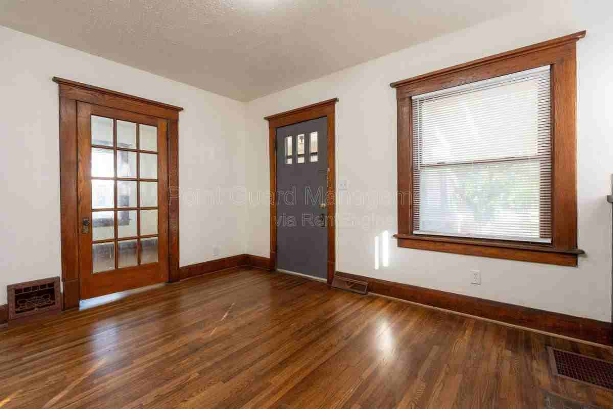 749 S Pattie St - Photo 4 of 10