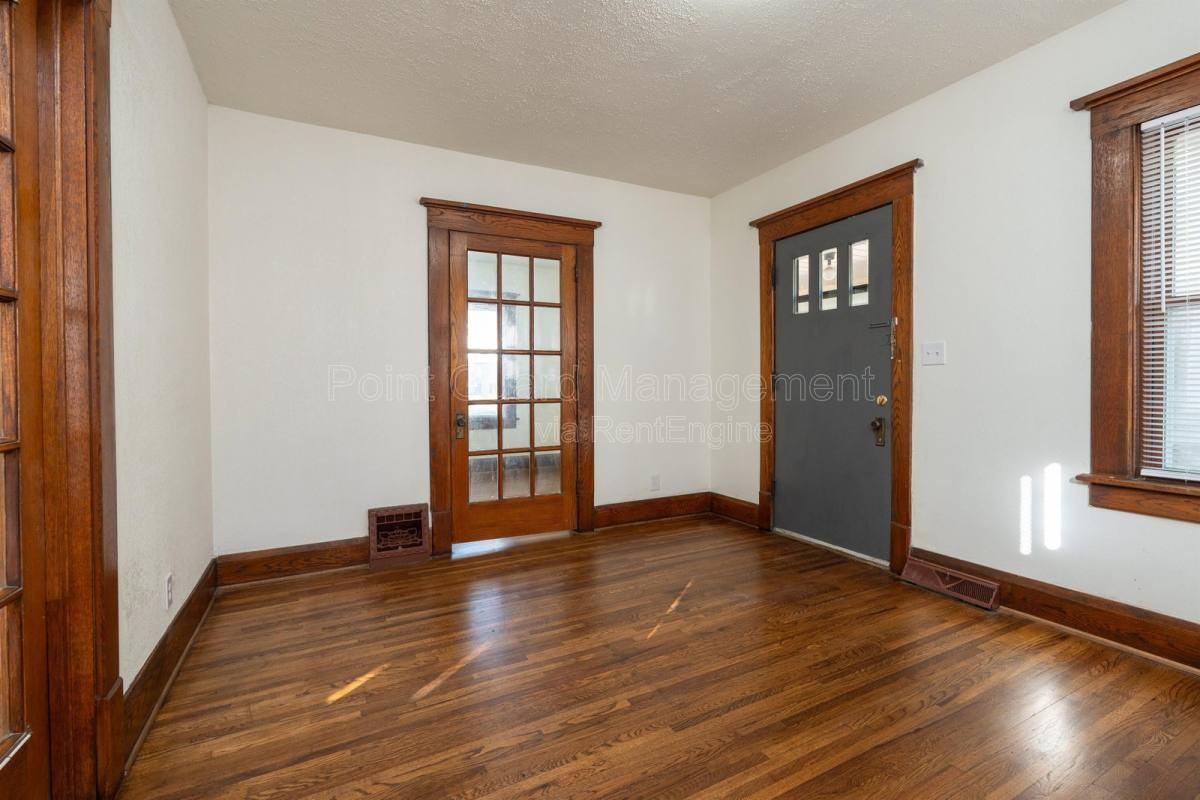 749 S Pattie St - Photo 5 of 10