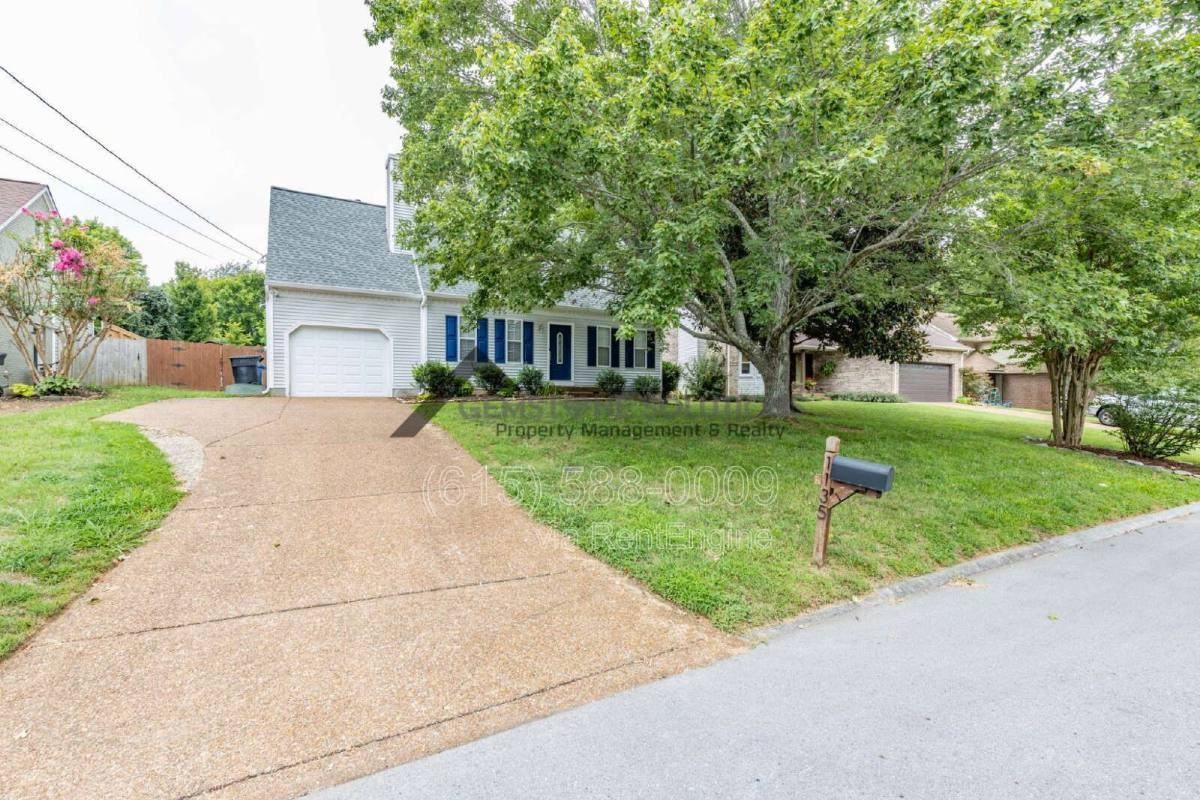 1135 Wedgewood Dr - Photo 2 of 6