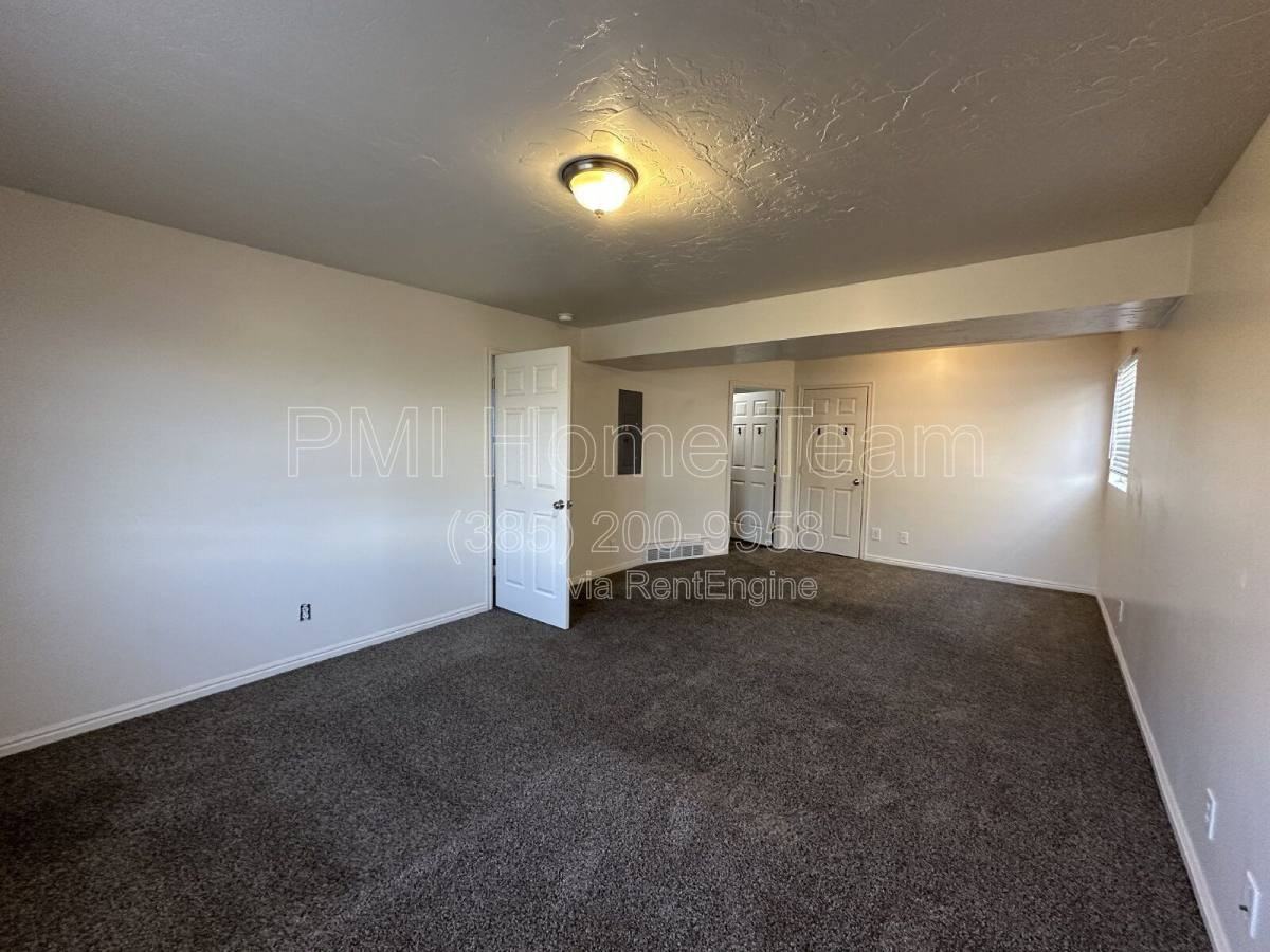 3133 W 525 N - Photo 5 of 8