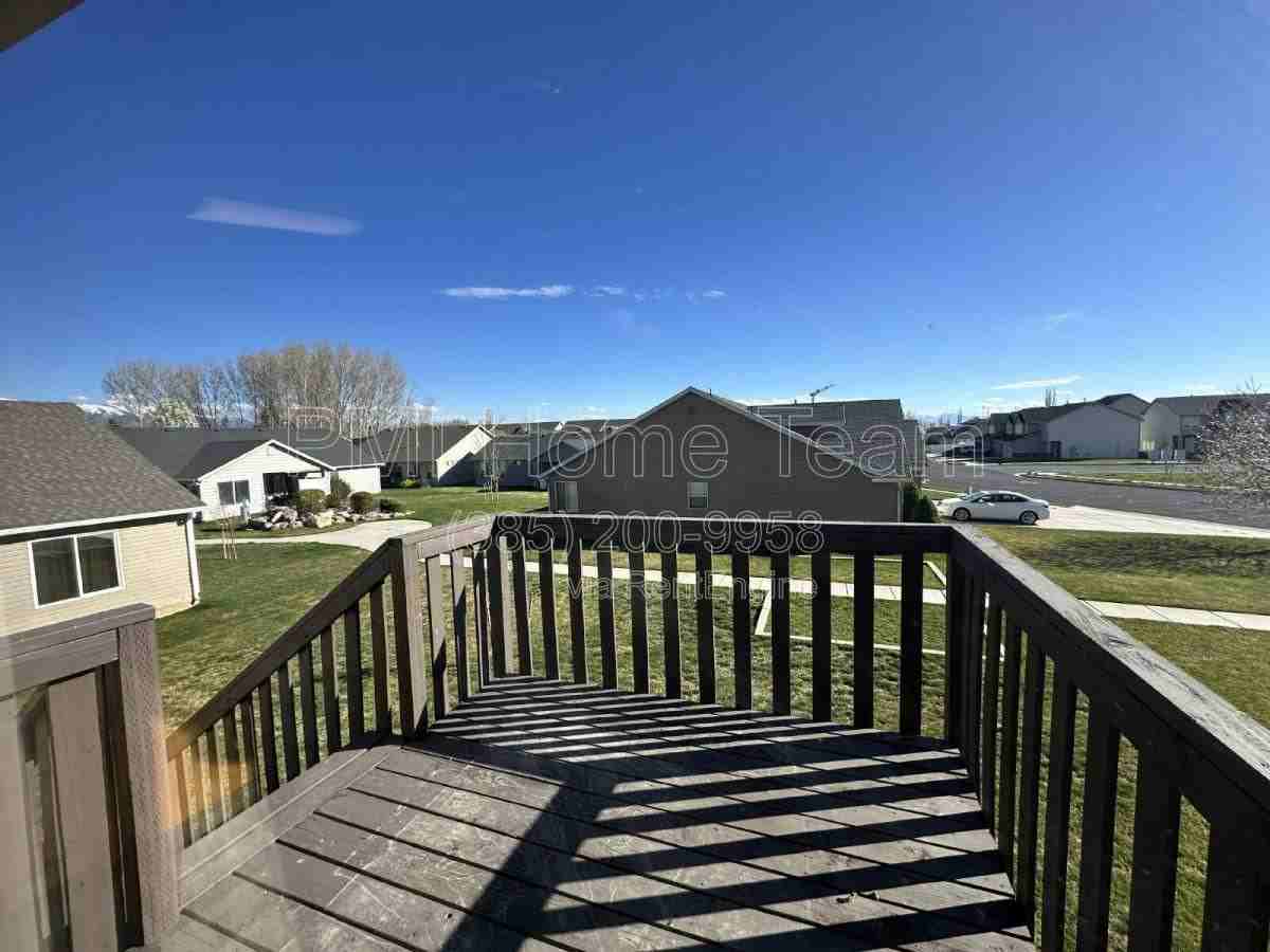 3133 W 525 N - Photo 7 of 8