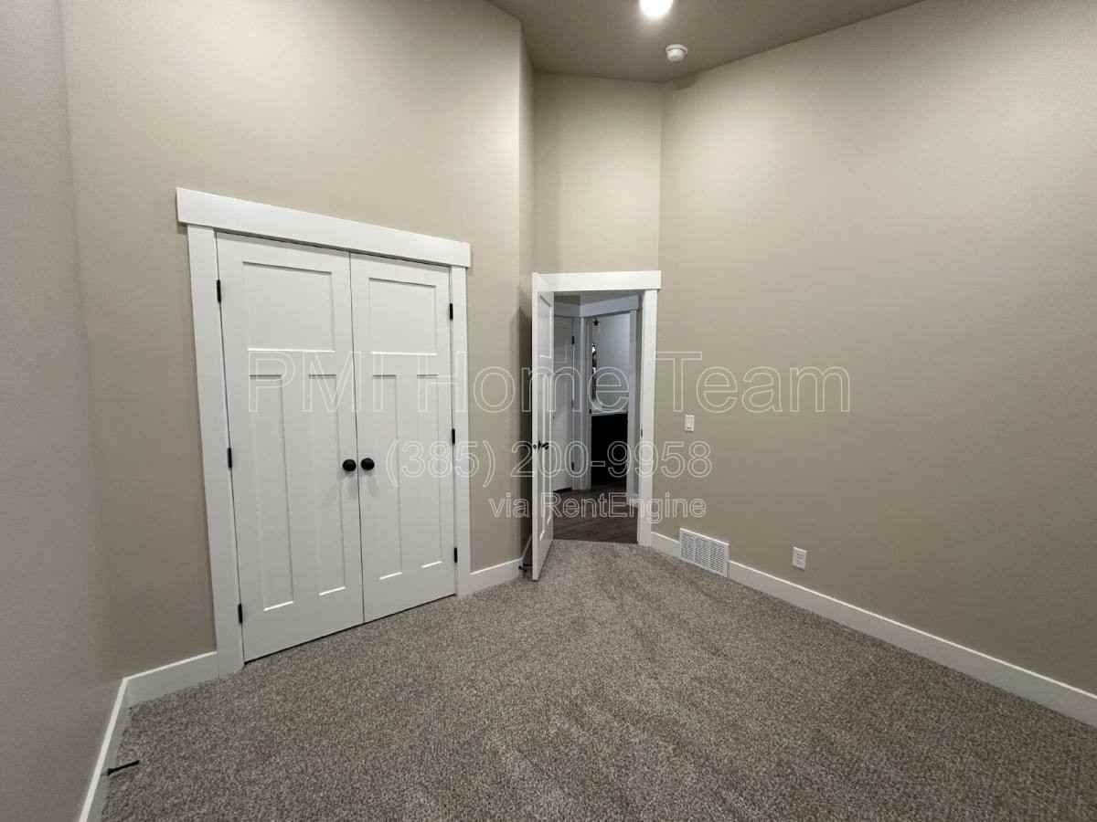 1031 W 1000 N - Photo 6 of 9