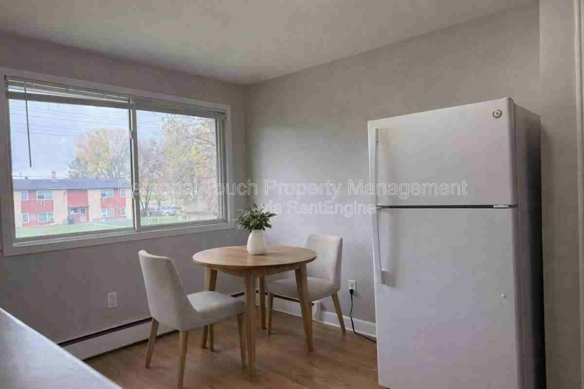 1828 14th St S #4 - Photo 5 of 10