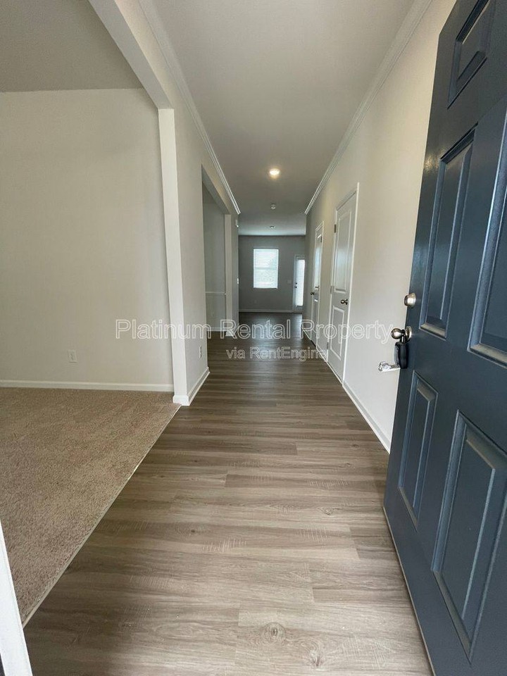 74 Hampton Ridge Way - Photo 3 of 10