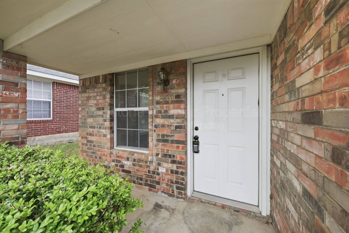 2000 Monte Cristo Way - Photo 3 of 10