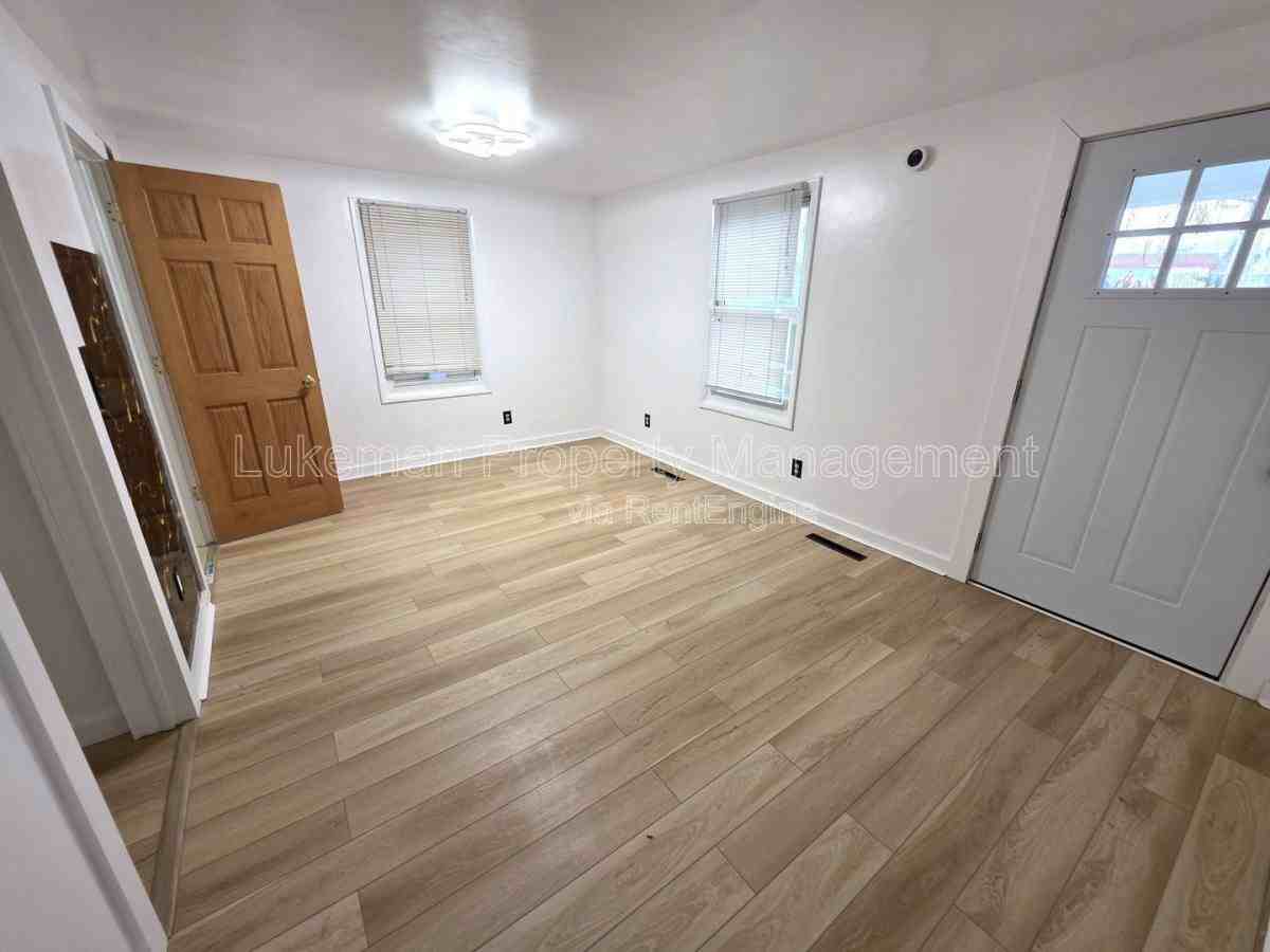 822 W Main St #A - Photo 2 of 10