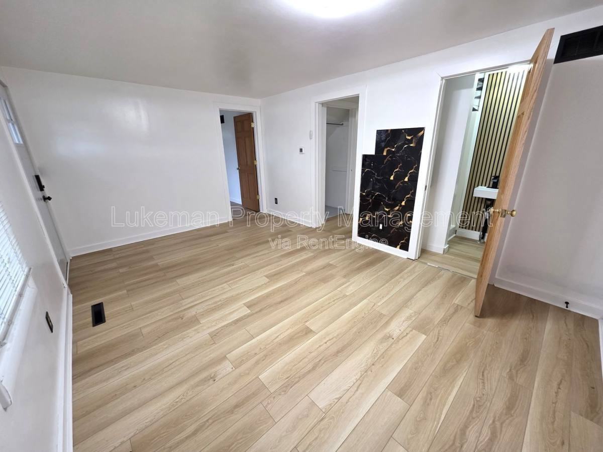 822 W Main St #A - Photo 3 of 10