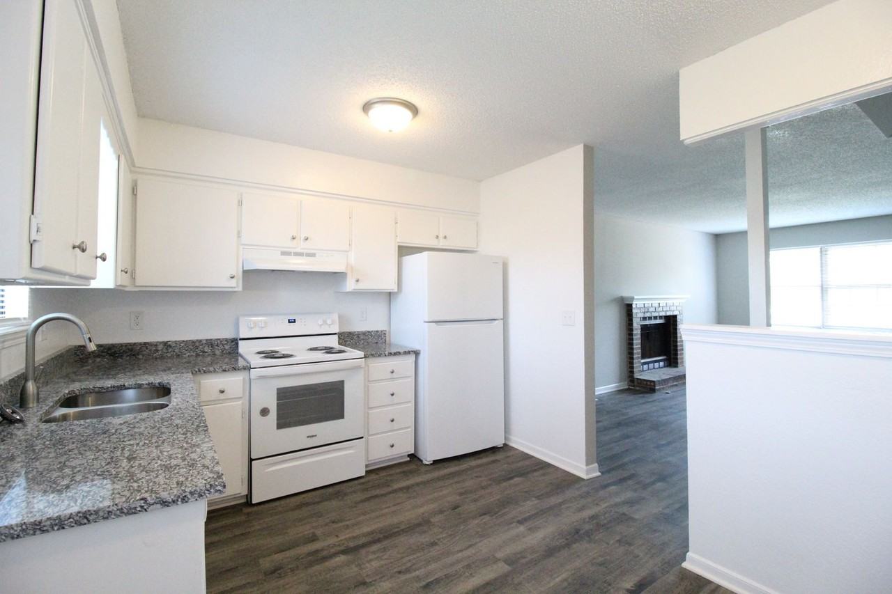 137 N Saxony Dr - Photo 5 of 14