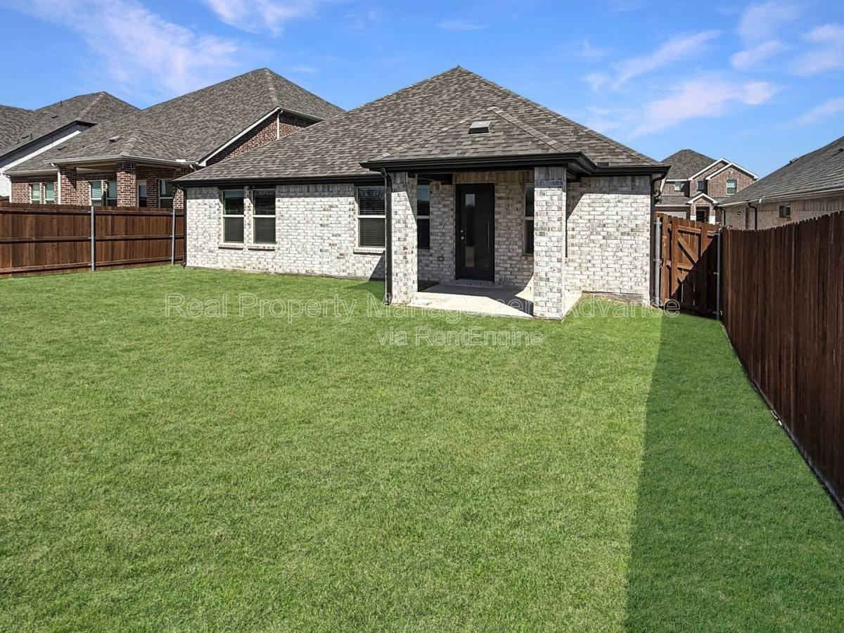 615 Tribble Dr - Photo 2 of 10