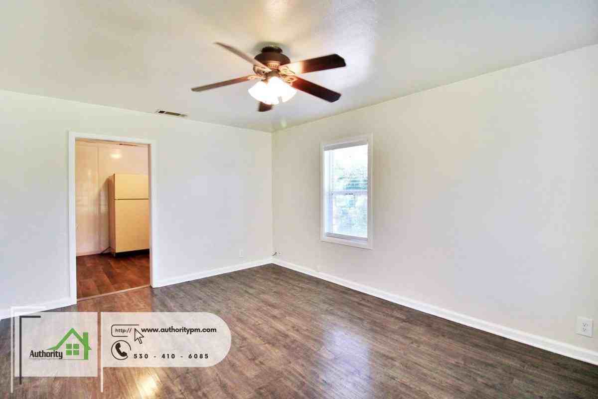 3010 Church St - Photo 3 of 10