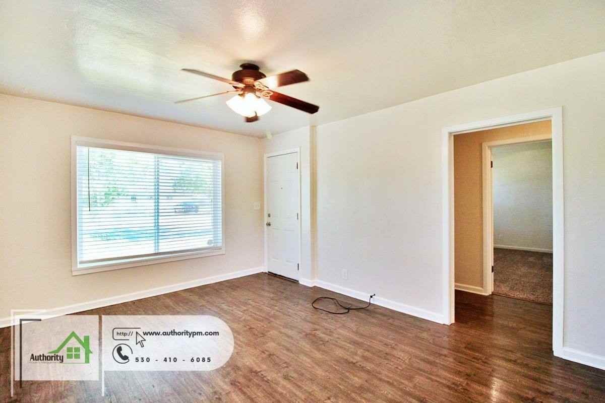 3010 Church St - Photo 5 of 10