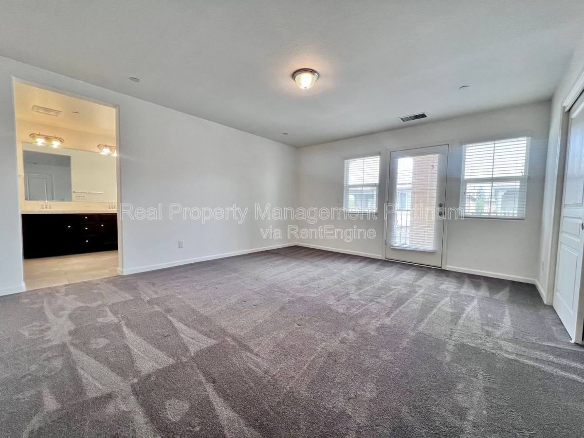 2560 Daisy Dr - Photo 4 of 9